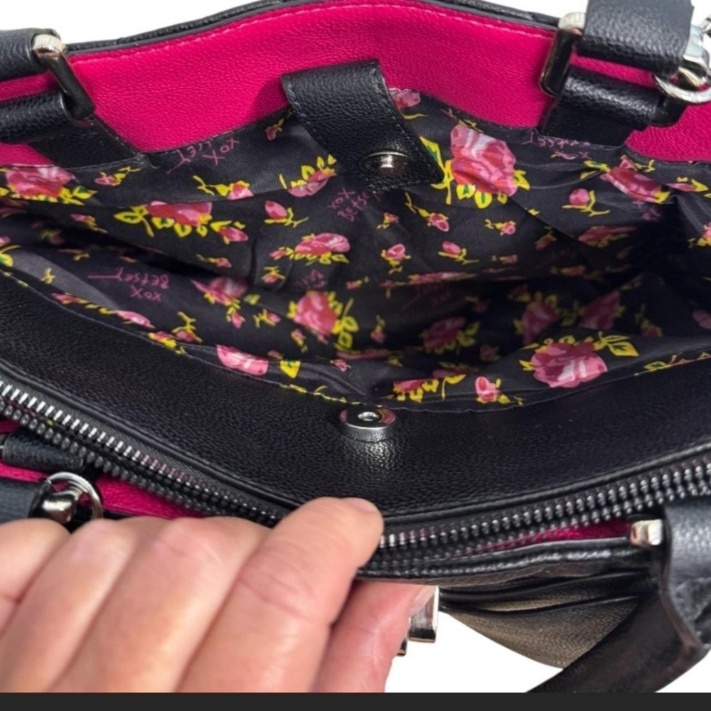 Women's Betsey Johnson XOXO Bow Tote Handbag Satchel  multi  compartments Black - Picture 10 of 10